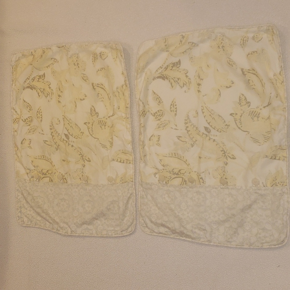 Raymond Waites pillow case ( 2 )